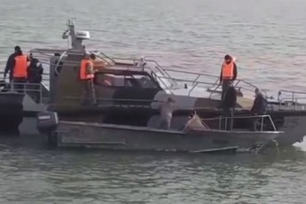 В Україну повернулися моряки, яких затримала Росія (відео)