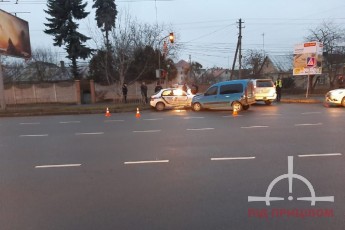 У Луцьку поліцейське авто потрапило в аварію (фото)