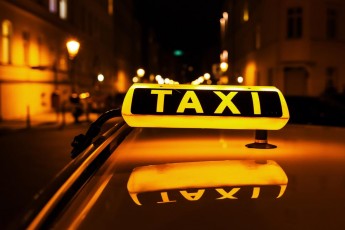 У Луцьку пасажири таксі погрожували водію пістолетом
