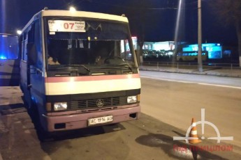 У Луцьку легковик влетів у рейсовий автобус (фото)