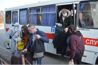 Волинські рятувальники продовжують евакуйовувати людей з польського кордону (фото)