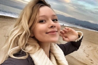 Ще одна голлівудська красуня родом з України захворіла на коронавірус