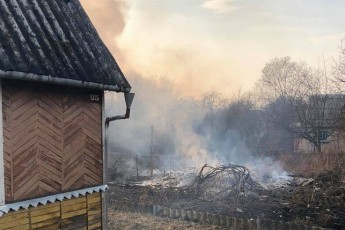 На Волині вогонь знищив 13 будинків через спалювання сухої трави