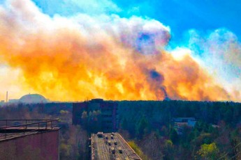 Чорнобиль палає уже 10 днів: вогонь підбирається до ЧАЕС