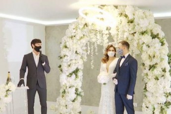 В Україні креативно відсвяткували весілля онлайн під час карантину (відео)
