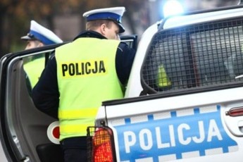 Двох українців затримали за ножовий напад та пограбування чоловіка у Польщі