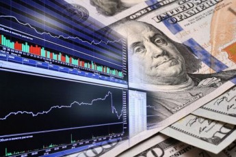 Долар готується до стрибка: коли купувати валюту, щоб заробити
