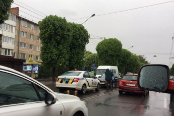 У Луцьку через ДТП на проспекті утворились затори (фото)