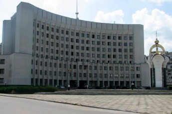 Залякування та відкати: чиновника Волинської ОДА звинувачують у тиску на керівників інтернатів