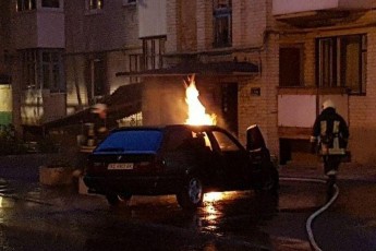 У Луцьку вночі згоріла автівка