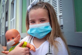 Повідомили, скільки в Україні коронавірусом захворіло медиків та дітей