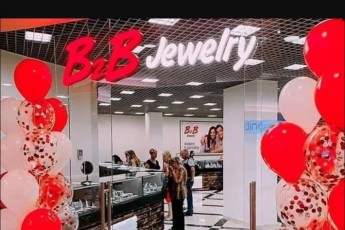 Піраміда B2B Jewelry впала: українці штурмують магазини і вимагають повернути гроші