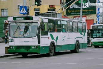 Повідомили, як у Луцьку працюватиме громадський транспорт (відео)