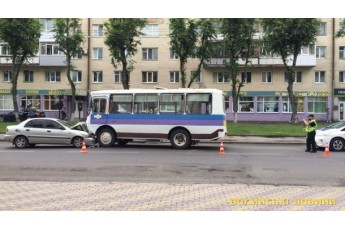 Повідомили деталі аварії у Луцьку за участі легковика та автобуса