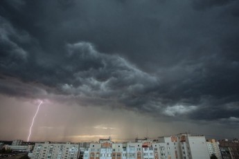 На Західній Україні оголосили штормове попередження