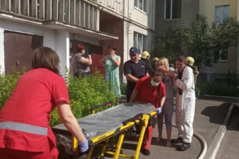 У Луцьку в багатоквартирному будинку сталася пожежа, постраждала жінка