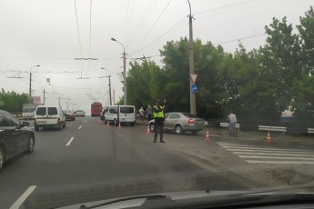 У Луцьку – аварія за участі двох автомобілів, рух ускладнений (фото)