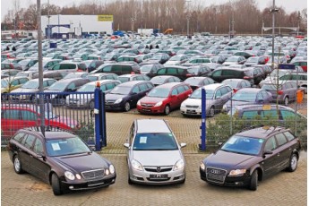 Українцям хочуть збільшити кількість податків на купівлю авто