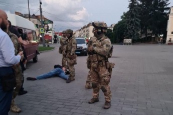 Терорист вийшов з автобуса та чекав спецпризначенців: показали, як здався Максим Плохой