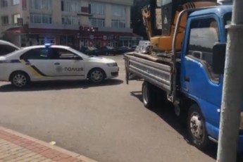 У місті на Волині зіткнулись вантажівка і таксі