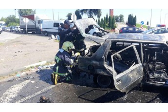 Авто вигоріло вщент: на Рівненщині сталася жахлива ДТП, є багато постраждалих (фото/відео)