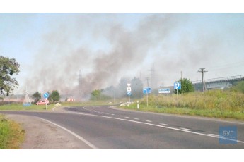 На околиці волинського міста сталась масштабна пожежа (фото, відео)