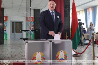 Військова техніка, затримання та перебої з інтернетом: як проходять вибори президента у Білорусі