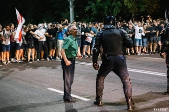Криваві протести у Білорусі: люди знову вийшли на вулиці, а в ОМОНу з'явилась нова підступна тактика (відео)