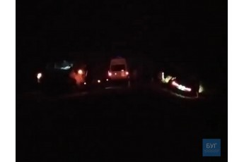 У місті на Волині – аварія: від удару автомобіль злетів у кювет (відео)