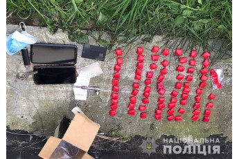 Робив закладки по всьому місту: у Луцьку затримали наркоторговця (фото)