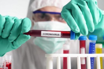 Вчені заявили, що хворі на коронавірус стають заразнішими набагато раніше, ніж вважалося