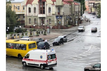 У Луцьку на площі зіткнулися два автомобілі (фото)