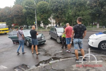 У Луцьку – аварія на проспекті: утворився довжелезний затор (фото)