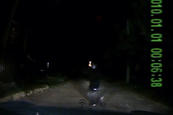 У місті на Волині невідомі в масках побили авто депутата (відео)