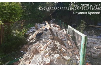 У центрі Луцька виявили величезне звалище відходів (фото)