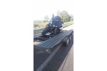 Їхав до дівчини: на трасі у кюветі знайшли мотоцикл на волинській реєстрації (фото)