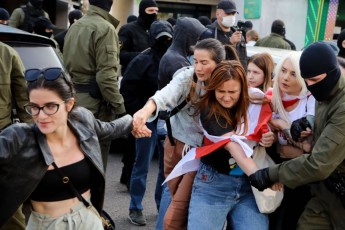 У Мінську жіночий марш закінчився масовими затриманнями (фото, відео)