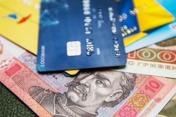 В Україні хочуть змінити правила переказів: як перевірятимуть і чому банки блокують рахунки