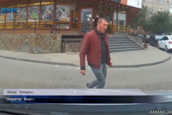 Ледь тримався на ногах: у Луцьку п’яний водій таксі намагався сісти за кермо