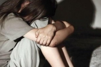 На Волині 13-річна дівчинка народила дитину після того, як її зґвалтував вітчим