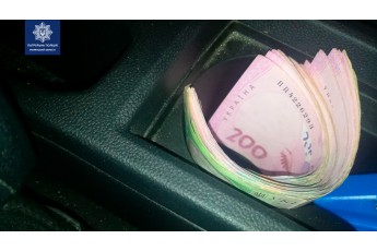 Кинув гроші в авто: у Луцьку п'яний водій намагався відкупитися від патрульних