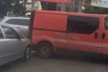 У Луцьку таксі протаранило мікроавтобус (відео)