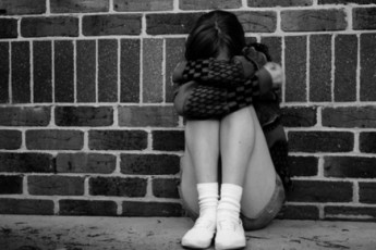 Військовослужбовець зґвалтував малолітню школярку біля школи