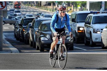 Тепер офіційно: велосипедистам дозволили їздити по смузі громадського транспорту