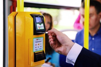 У громадському транспорті Луцька тимчасово скасують оплату проїзду банківською карткою