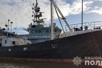 Українці на риболовному судні намагалися провезти до Великобританії 69 нелегалів