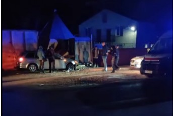 Розтрощена автівка та декілька екіпажів поліції: на Волині пізно ввечері сталась аварія (фото, відео)