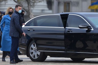 Супроводжують десять охоронців: дружина Зеленського їздить на броньованому Mercedes зі швидкістю 114 км/год (фото, відео)