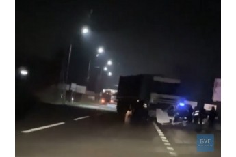 На Волині – смертельна аварія: легковик потрапив під вантажівку (відео) (Оновлено)