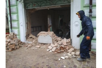 У центрі Луцька горе-будівельник зруйнував пам'ятку архітектури (фото/відео)